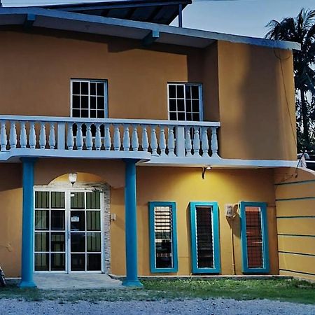 Hotel Y Restaurante Casa Jardines San Benito 외부 사진