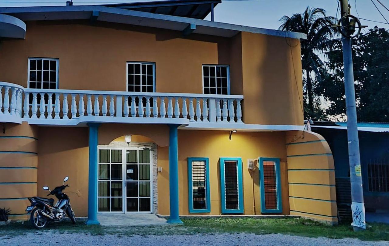 Hotel Y Restaurante Casa Jardines San Benito 외부 사진